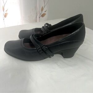 Clarks Collection Women’s NAVY Size 9M Mary Jane Heels Active Air Everyday